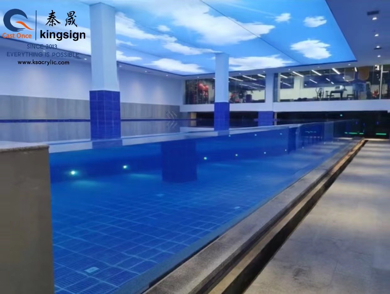Por que temos que usar folha de acrílico em vez de vidro para janelas da piscina?
